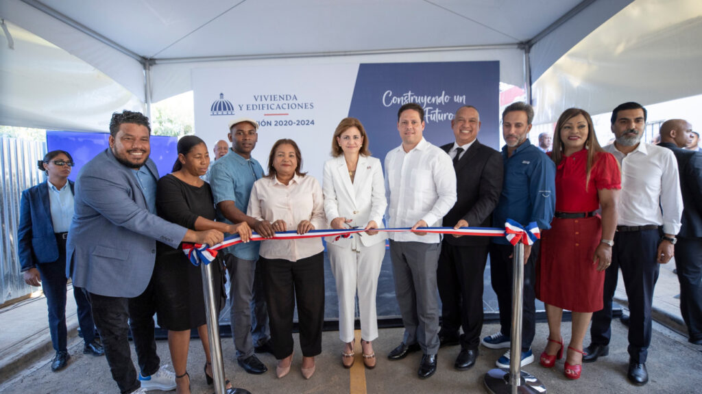 Vicepresidenta Raquel Peña y ministro Bonilla entregan obras de mejoramiento de hábitat en Santo Domingo Este