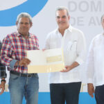 Gobierno entrega en Moca subsidios a pequeños y medianos productores de huevos