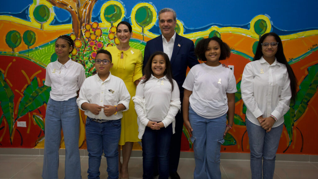 Presidente Abinader y primera dama entregan moderno pabellón oncopediátrico para la atención infantojuvenil