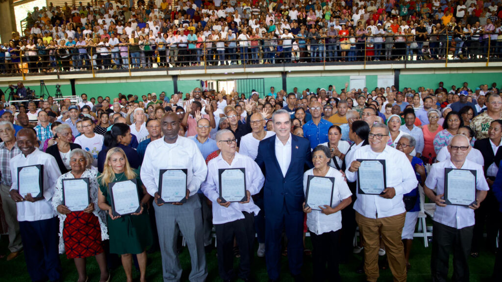 Gobierno de Luis Abinader ha entregado más 88,000 títulos de propiedad a igual número de familias