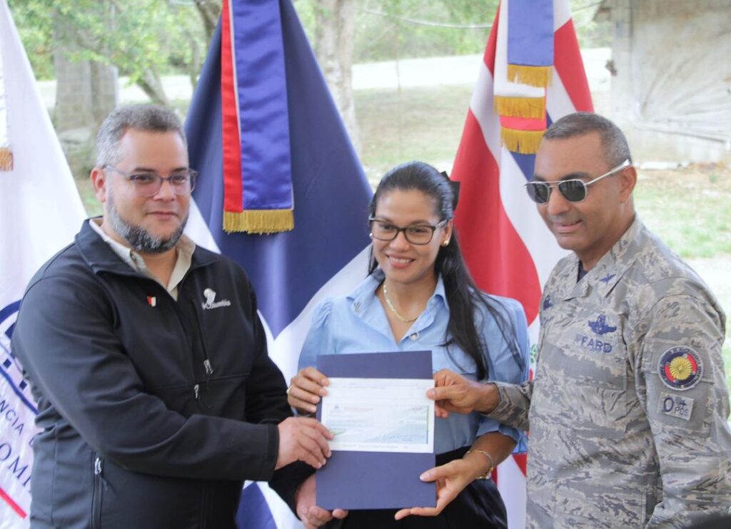 @FuerzaAereaRD Recibe aporte del @Feda_RD