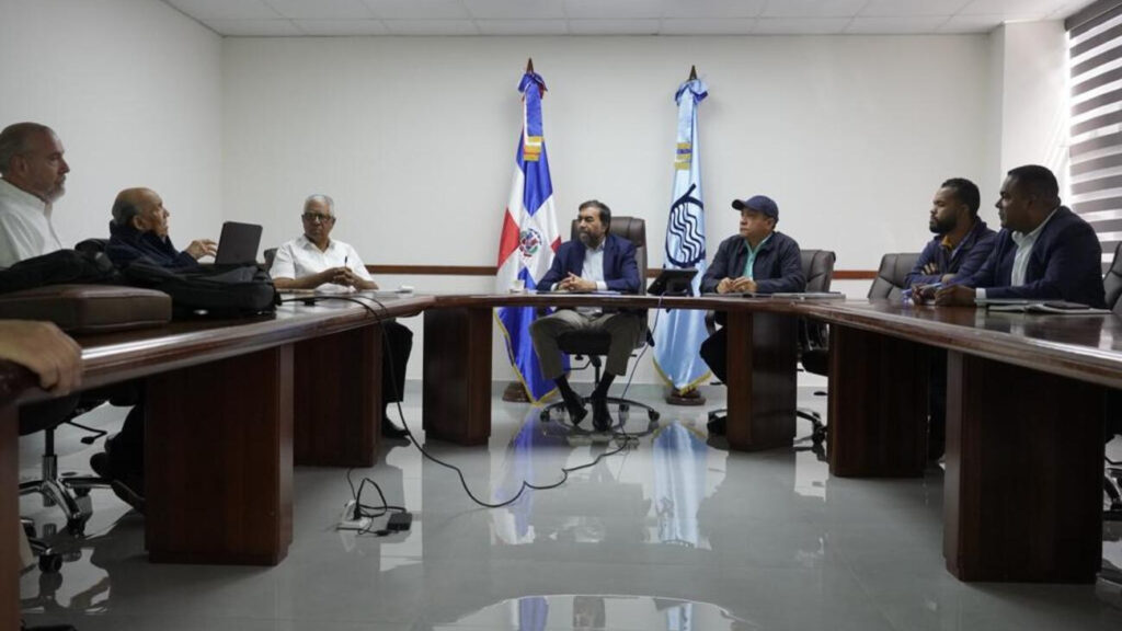 Indrhi evalúa estudios y diseño de la presa de Joca; culminan vistas públicas de la obra en Elías Piña y San Juan