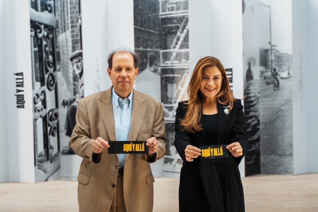 @CarolinaMejiaG Junto a @FelipeVicini e INICIA inauguramos la exposición fotográfica y el lanzamiento del libro Aquí y Allá de nuestro Winston Vargas