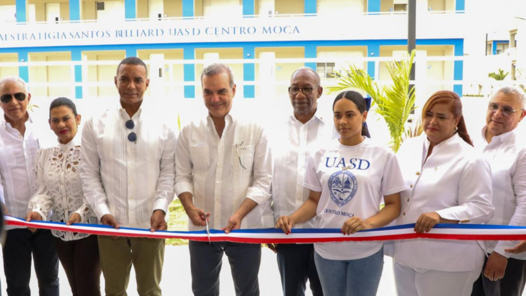 @LuisAbinader inaugura carretera Moca-Jamao- Sabaneta de Yasica, un liceo experimental y liceo centro UASD en Moca