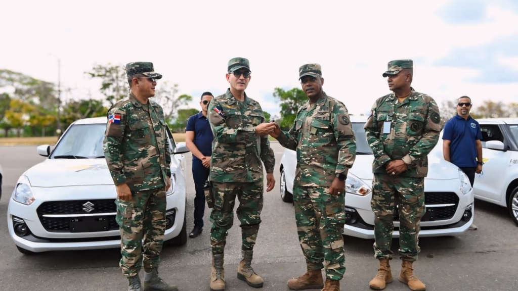 Ministerio de Defensa entrega nueva flotilla de automóviles a Escuelas Vocacionales de las FF.AA. y P.N