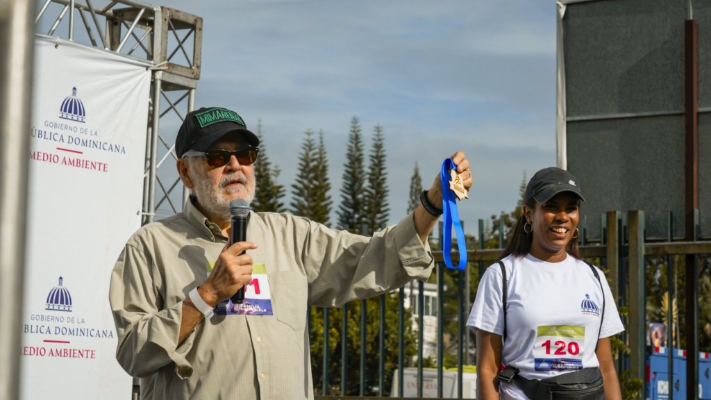 Ministerio de Medio Ambiente realiza en el Jardín Botánico su caminata “3K 5K Familia Sostenible”