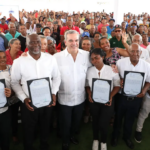 @LuisAbinader entrega 1,130 títulos más en El Tamarindo, Santo Domingo Este