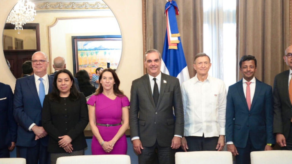 Presidente @LuisAbinader recibe visita embajadores de diferentes países acreditados ante la Organización de las Naciones Unidas (ONU)