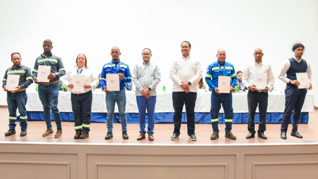 Superintendencia de Electricidad realiza cuarta entrega de licencias a técnicos electricistas