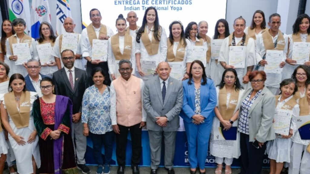 Infotep y la Embajada de India certifican a 39 facilitadores en Yoga Tradicional