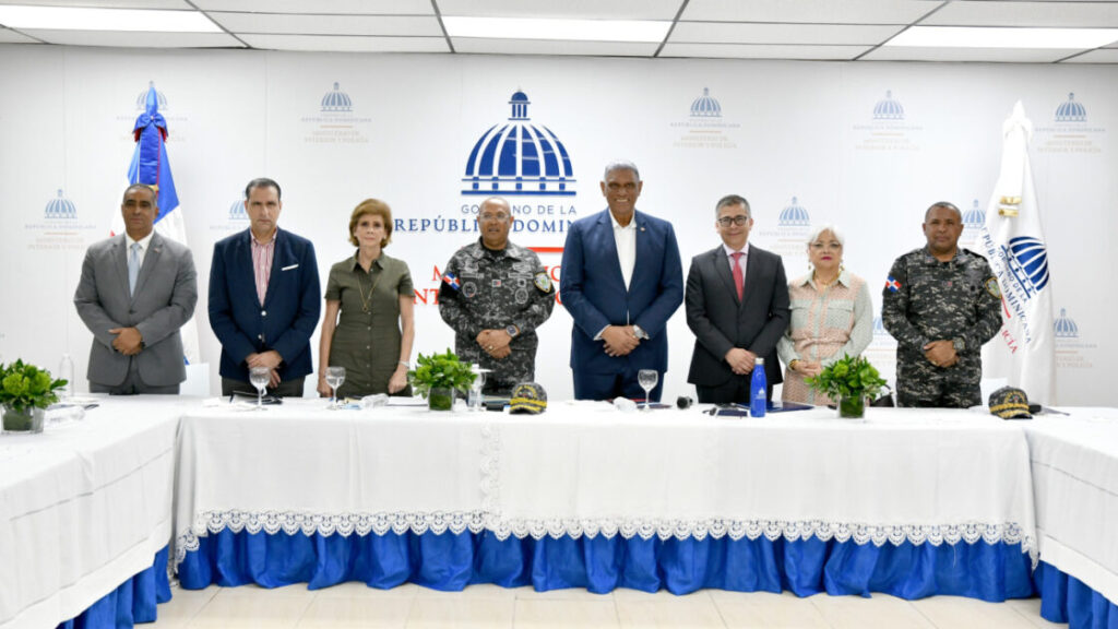 Ingreso de oficiales a unidades ejecutoras impulsa la Reforma Policial: ministro Interior y Policía destaca papel de motivar participación de sociedad en cambios