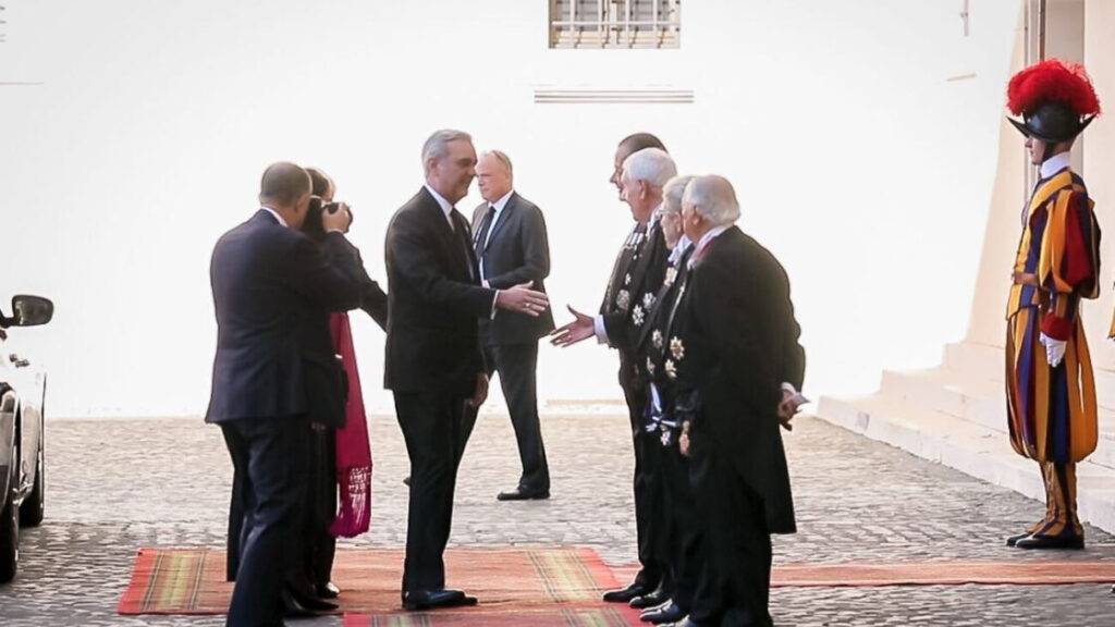 Presidente Abinader llega a la sede del Vaticano para su audiencia privada con el Papa Francisco