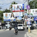 ¡¡A DESMONTAR LOS AFICHES,VALLAS Y LETREROS!! Afiches y vallas de candidatos persisten en las calles