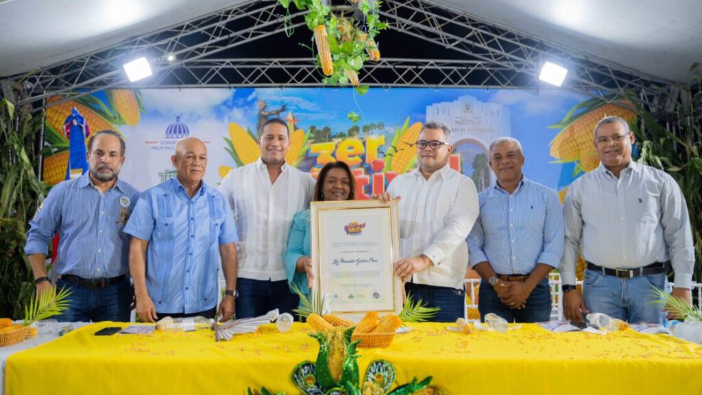 Alcaldia de San Juan reconoce a Hecmilo Galván @CaamanoVive