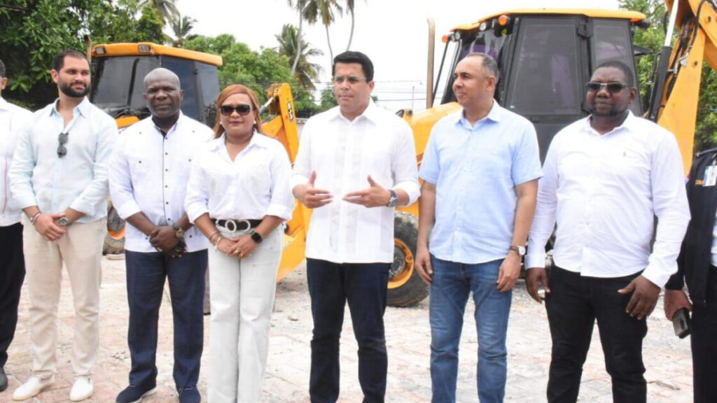 Ministerio de Turismo continúa con la intervención en Guayacanes, para fortalecer ese destino