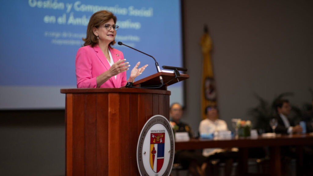 Vicepresidenta enfatiza que la transformación del país comienza en las aulas y es responsabilidad de todos