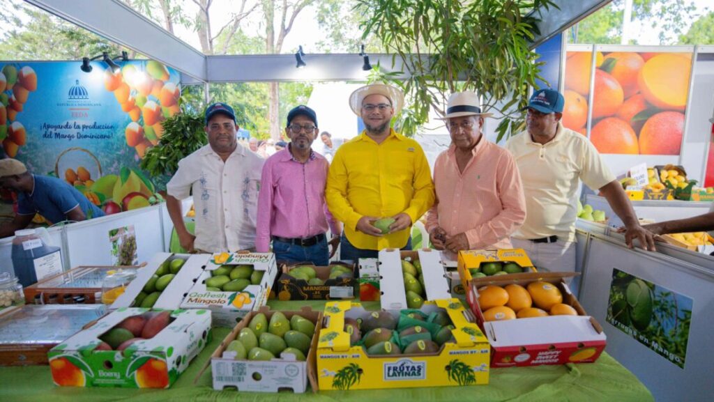 Hecmilio Galván (@caamanovive) te invita a visitar el Festival del Mango de Baní