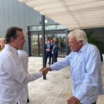 @ItoBisono comparte con expresidente español Felipe González
