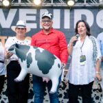 Hecmilio Galván @CaamanoVive visita el Festival de la Leche en la Altagracia