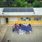 Transformación educativa en San Antonio de Guerra: instalación de sistemas fotovoltaicos en escuelas rurales por la CNE