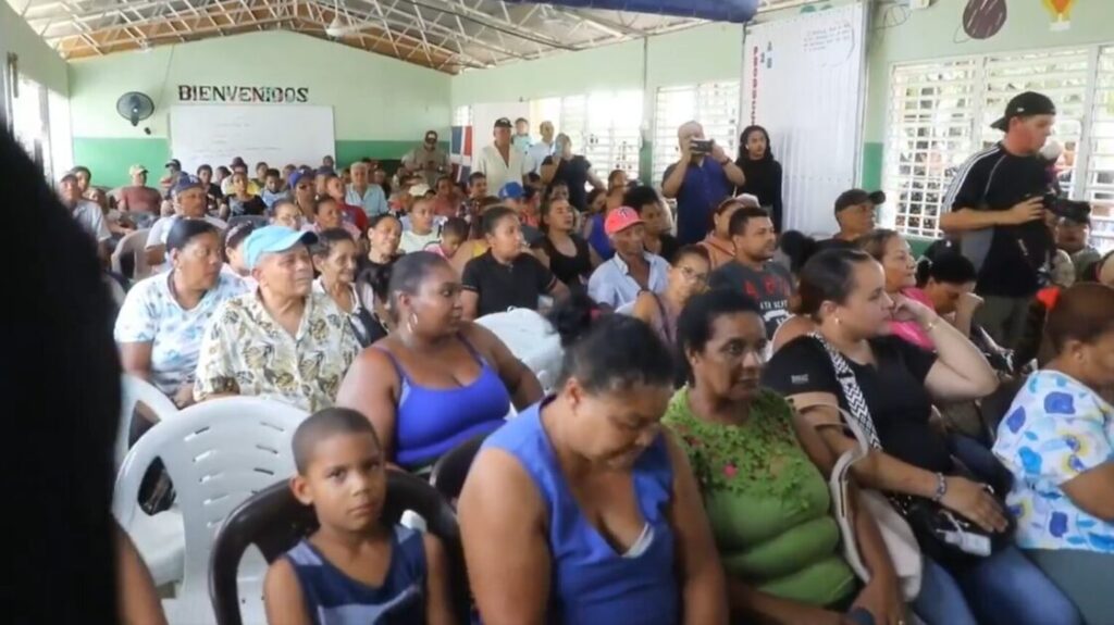 @TonyPena__ Sigue llevando asistencia social ahora en la provincia Espaillat