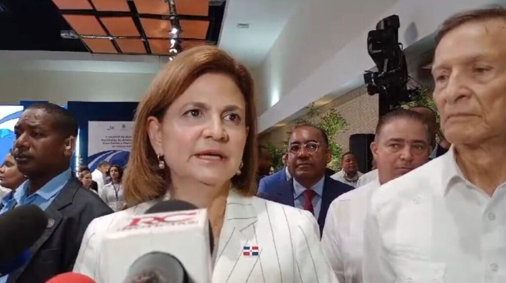 Son 15 funcionarios dominicanos que deben salir de Venezuela| Declaraciones @RaquelPeñaVice y @RobalsdqAlvarez