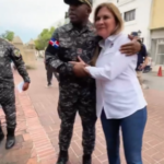 @CarolinaMejiaG agradece a @GeneralRamonGP @PoliciaRD al reforzar la seguridad ciudadana con 104 nuevos policía sumados al patrullaje en la Ciudad Colonial