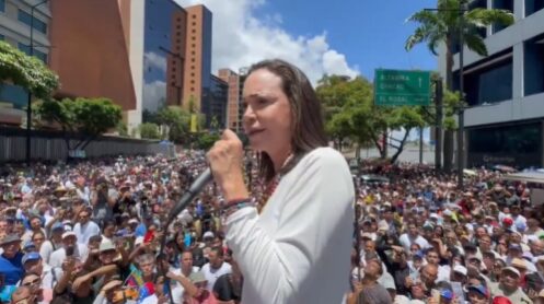 @MariaCorinaYa cada día que pasa ellos están más aislados y nosotros más organizados