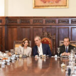 Presidente Abinader y vicepresidenta Peña encabezan Consejo de Ministros y Directores; tratan sobre la ética