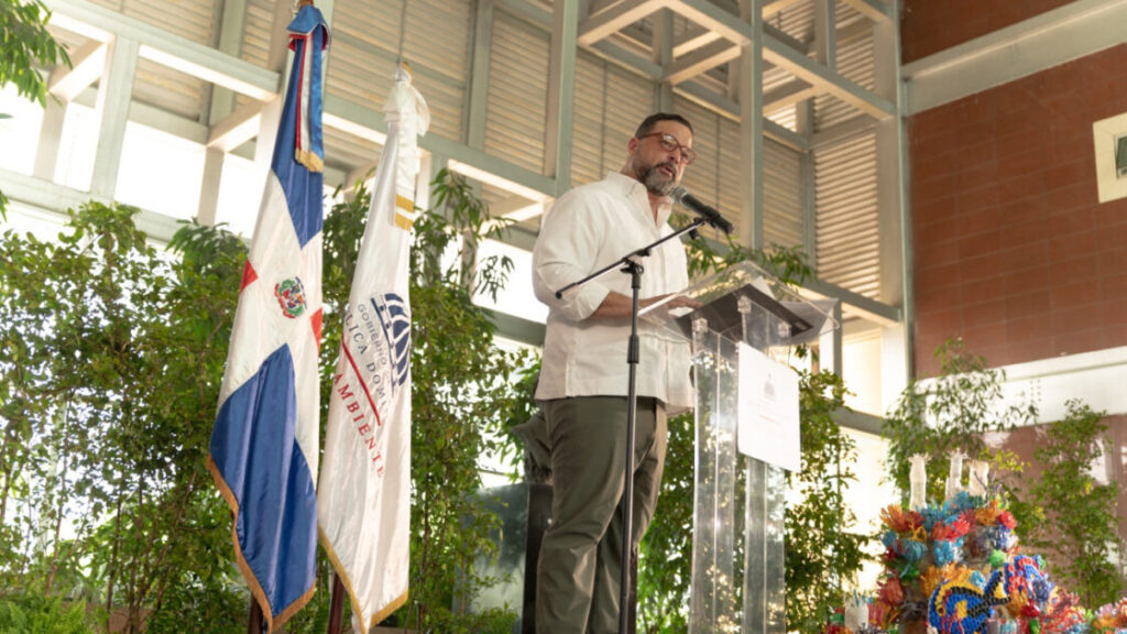 Paíno Henríquez asume en el Ministerio de Medio Ambiente y Recursos Naturales con un llamado a la acción por la sostenibilidad