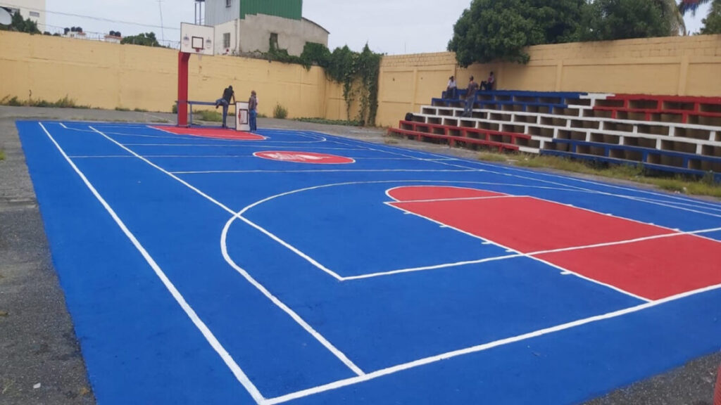 Inefi remoza áreas deportivas en planteles del Distrito Nacional y Santiago para el Inicio del año escolar 2024-2025