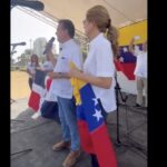 @ItoBisono junto a su esposa Chabela acompaña a la comunidad Venezolana en SD en su clamor sobre resultados elecciones