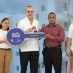 @LuisAbinader y el ministro Bonilla entregan 100 nuevos apartamentos en San Luis