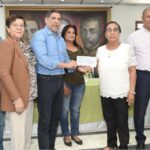 @LimberCruzL agradece a @luisabinader por entregar 43 millones de pesos a productores en Salcedo Hermanas Mirabal enventos Mayo y Junio