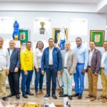 @VictorDazaT: Hoy continuamos recibiendo a nuestros alcaldes comprometidos con llevar más desarrollo y progreso a cada rincón de nuestro país