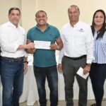 @LimberCruzL entrega RD$50 millones beneficiando a 401 productores agropecuarios afectados por tornado