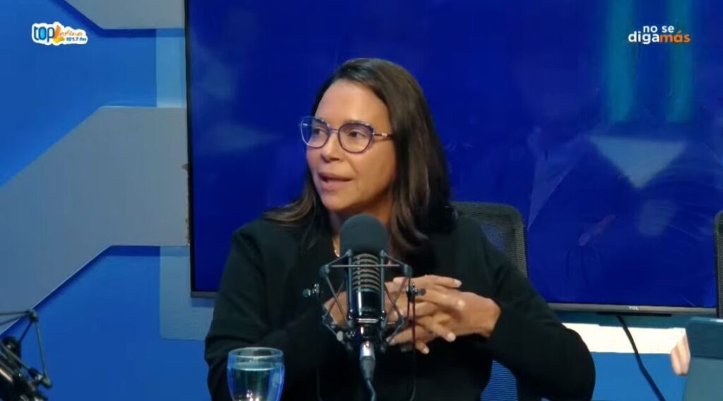 @SNSRDO DrMarioLama La Dra Luz Fermin habla sobre los logros de la Red Pública en el programa “No Se Diga Mas” por Top Latina 101.7FM
