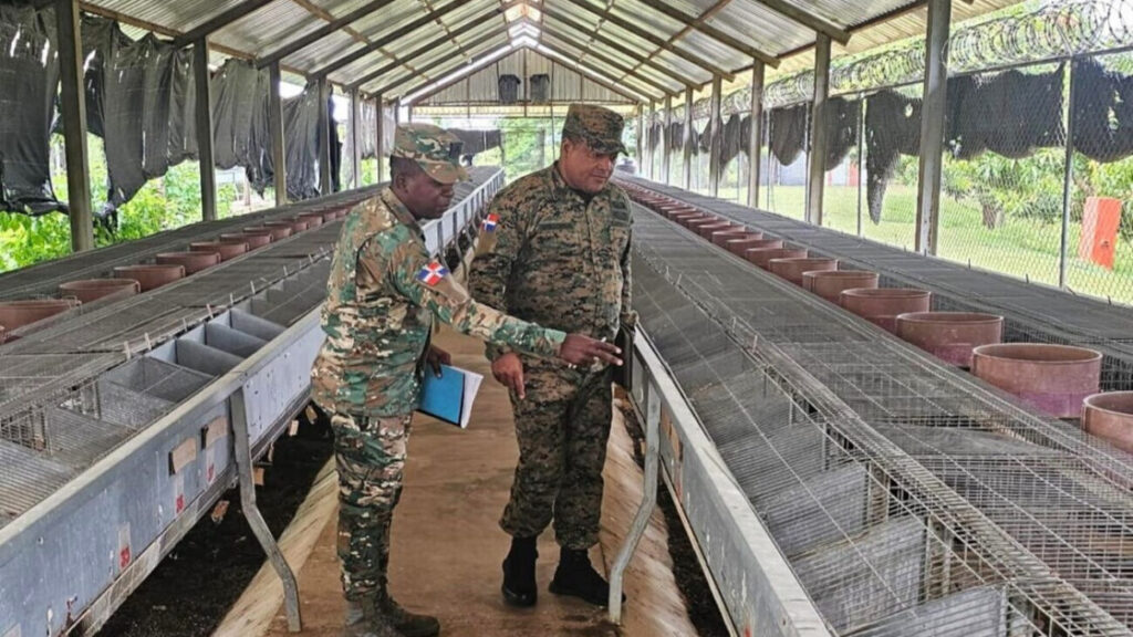 Director de Promoción de las Comunidades Fronterizas supervisa proyectos de impacto social en Elías Piña