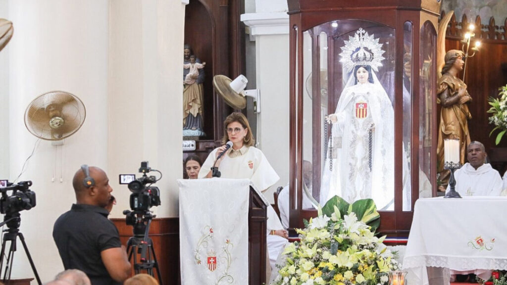 Raquel Peña asiste a celebraciones en el Santo Cerro por Día de las Mercedes