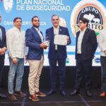 @LuisAbinader encabezó la entrega de los primeros certificados de bioseguridad a cuatro granjas porcinas en la República Dominicana