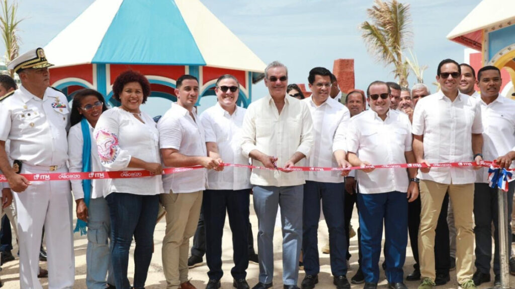 Presidente Abinader inaugura segunda fase del puerto Cabo Rojo y un acueducto que beneficiará ocho mil habitaciones del área turística