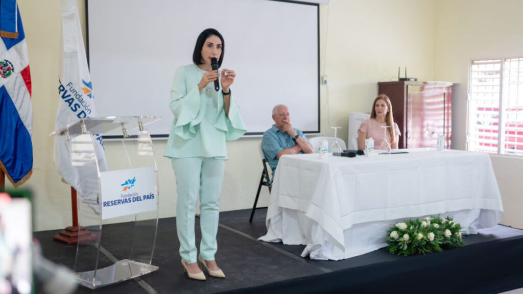 Primera dama y Fundación Reservas del País inauguran Centro de Capacitación de Madres Jóvenes
