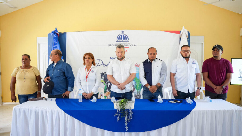 FEDA capacita y entrega ovejas a jóvenes emprendedores en Juancho y la provincia Barahona