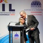 @LuisAbinader otorgó la condecoración de la Orden al Mérito de Duarte, Sánchez y Mella en el grado de Caballero a Rhina Espaillat