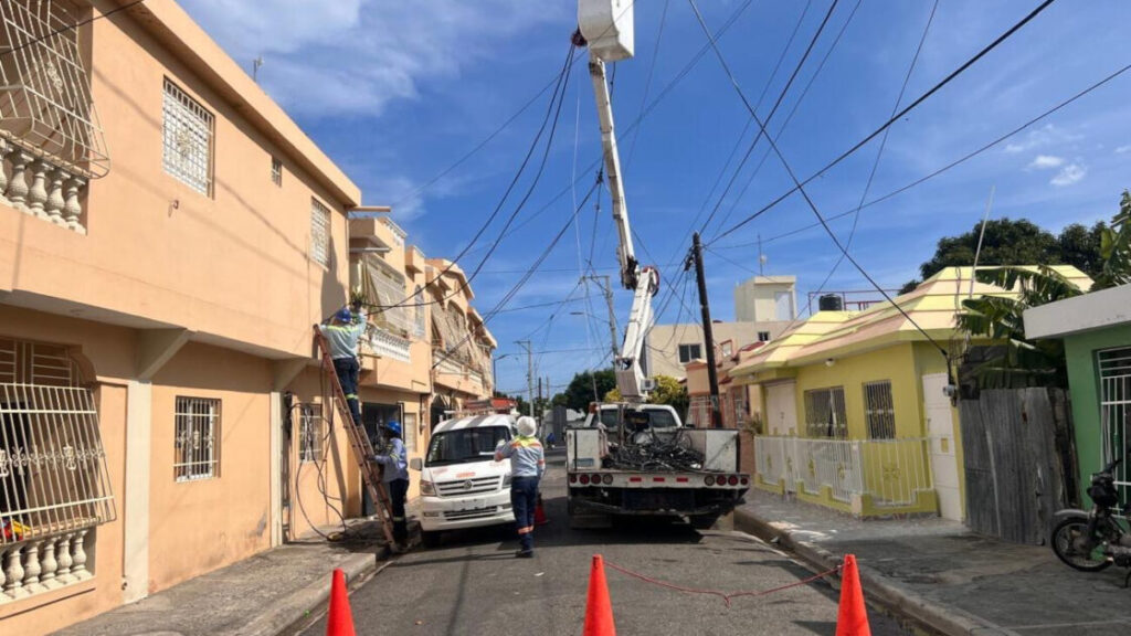 Edesur desmantela conexiones ilegales en plazas comerciales, discotecas, drinks y otros establecimientos