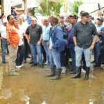 @JoséPaliza recorre zonas afectadas por las lluvias en Cabarete