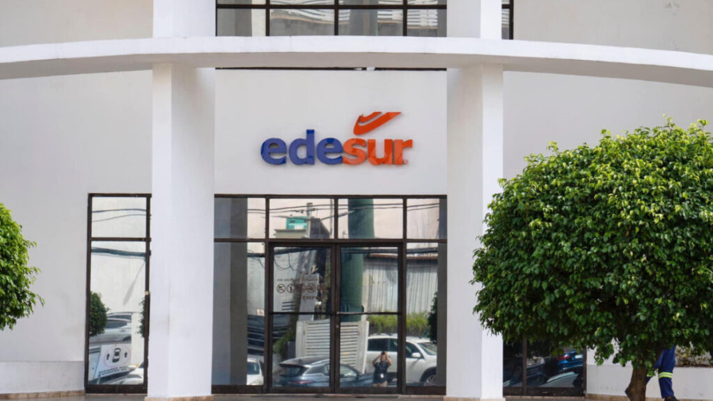 Edesur mejora voltaje en comunidades de San Cristóbal, con una inversión superior a los 12 millones de pesos