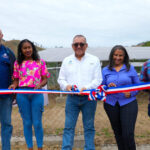 Gobierno e IDDI benefician a 42 hogares con electrificación solar en Elías Piña