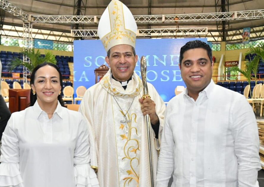 @kelvinCruzRD participa en la eucaristía de la toma de posesión de nuestro nuevo obispo de la Diócesis de La Vega, Carlos Tomás Morel Diplán