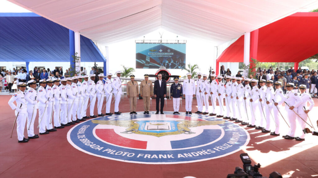 Presidente Abinader encabeza graduación de 29 cadetes de la Fuerza Aérea, investidos en Ciencias Aeronáuticas